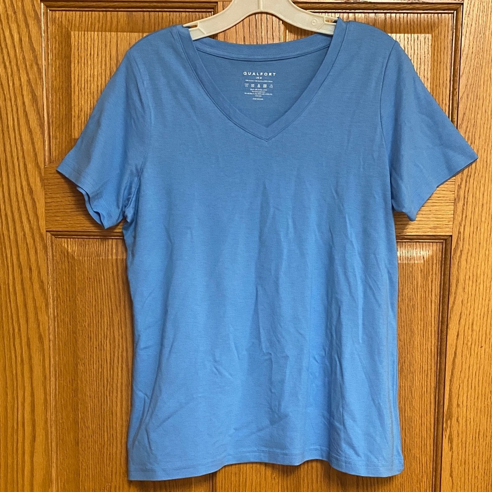 Qualfort Blue Bamboo V-Neck Top Women’s Medium Soft Stretch Tee
